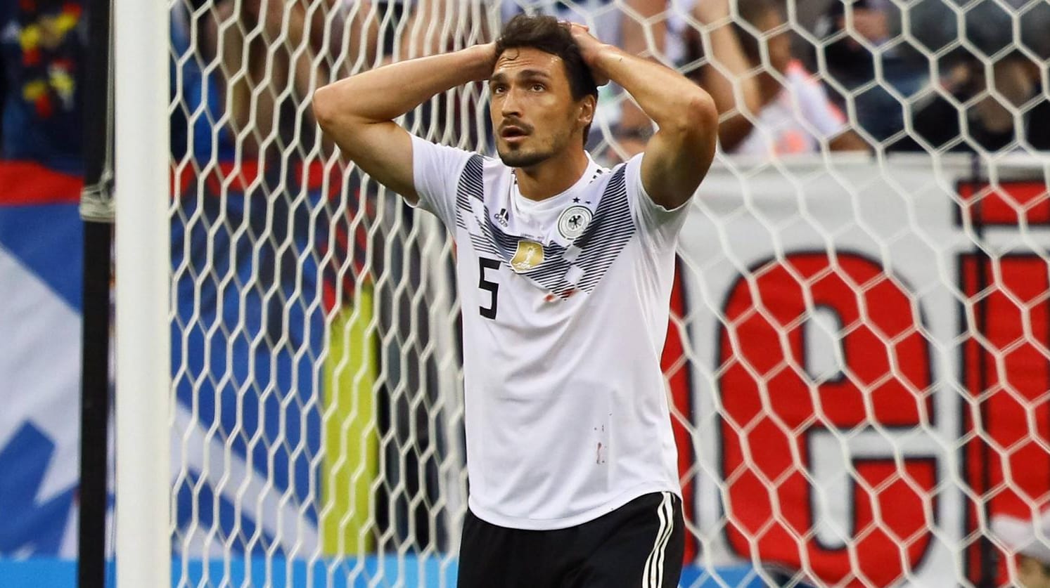 Ungläubiger Blick: Hummels im Spiel gegen Mexiko.