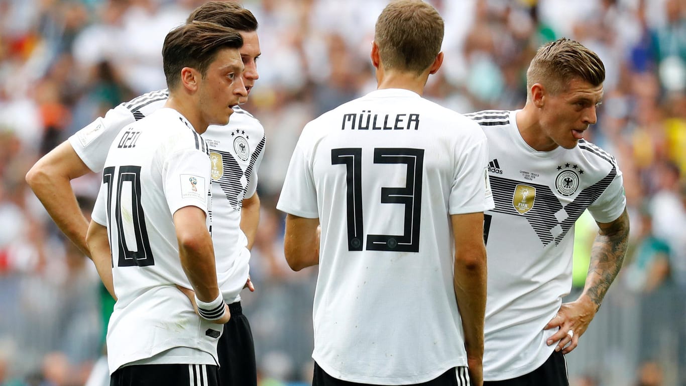 Blamage: Özil, Draxler, Müller und Kroos sind ratlos.