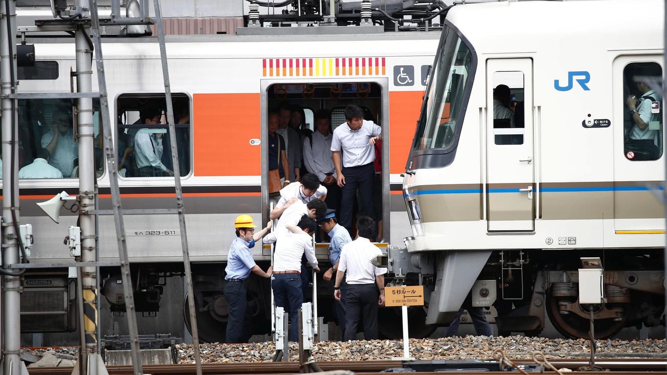 Erdeben in Japan: In einigen Gegenden musste der Zugbetrieb unterbrochen werden.