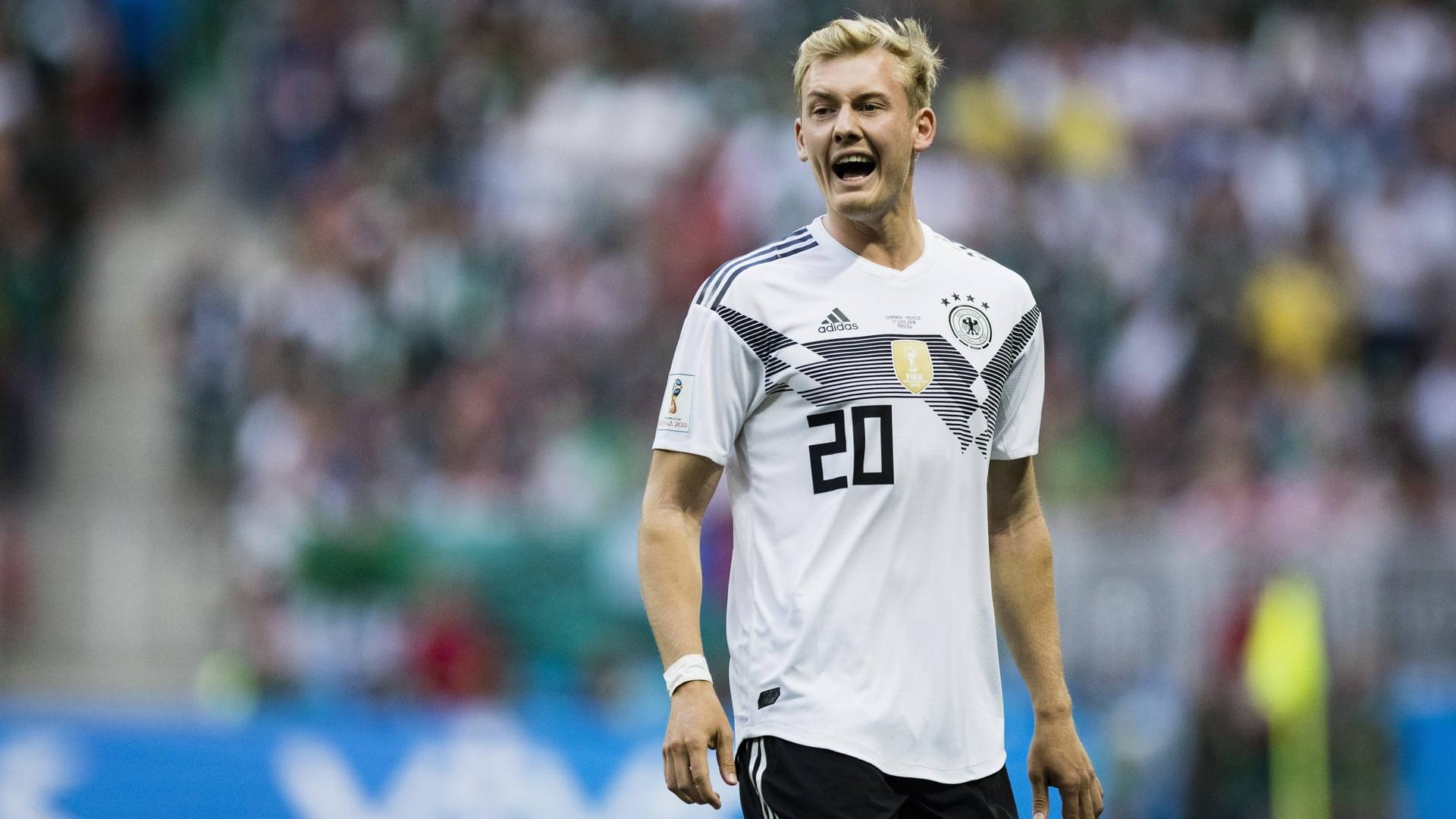 Julian Brandt: Der Leverkusener wurde gegen Mexiko kurz vor Schluss eingewechselt. Nach der Partie sorgte er mit einem Fan-Selfie für Aufsehen. Julian Brandt: Der Leverkusener wurde gegen Mexiko kurz vor Schluss eingewechselt. Nach der Partie sorgte er mit einem Fan-Selfie für Aufsehen.