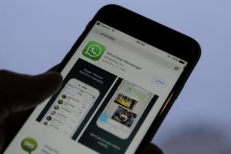 WhatsApp auf dem Handy: Der Arbeitgeber kann bestimmte Apps auf dem Diensthandy verbieten. (Symbolbild)