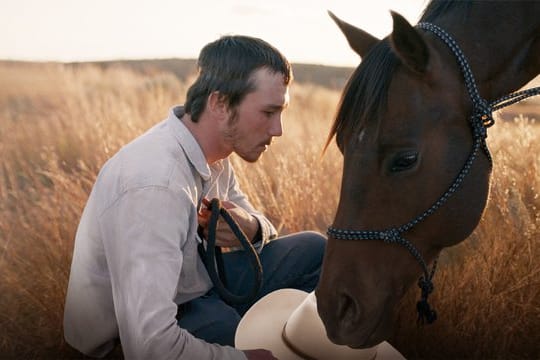 Brady Blackburn (Brady Jandreau) verletzt sich beim Rodeo so schwer, dass er seine Karriere beenden muss.