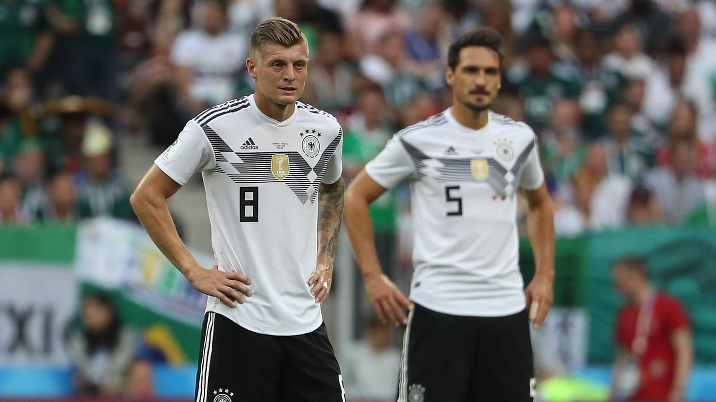 Toni Kroos (l.) und Mats Hummels: Beide Führungsspieler enttäuschten gegen Mexiko.