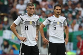 Toni Kroos (l.) und Mats Hummels: Beide Führungsspieler enttäuschten gegen Mexiko.