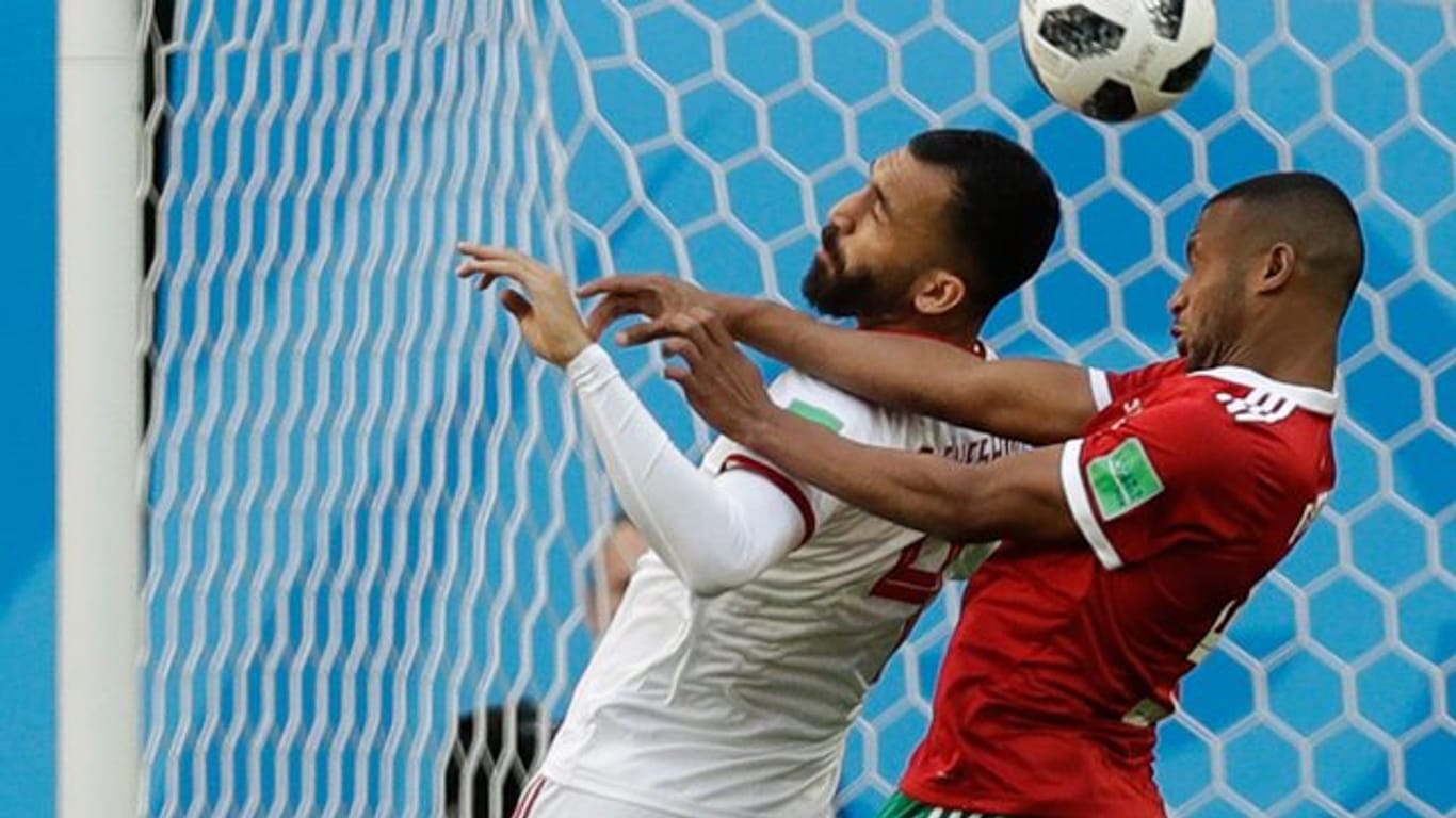 Der Iran muss nach einer Trainingsverletzung auf Innenverteidiger Roozbeh Cheshmi (l) verzichten.