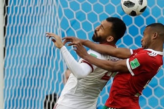 Der Iran muss nach einer Trainingsverletzung auf Innenverteidiger Roozbeh Cheshmi (l) verzichten.