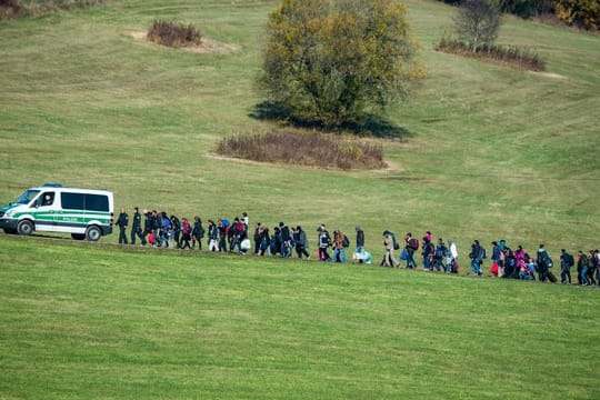 Flüchtlinge an der deutsch-österreichischen Grenze nahe Wegscheid.