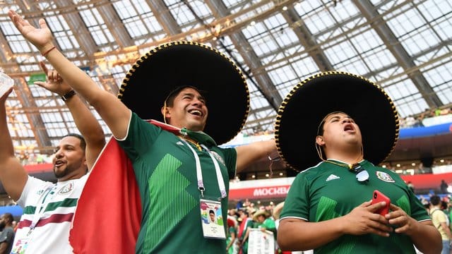 Mexikos Anhänger rufen traditionell "Puto" bei Abschlägen oder Freistößen des Gegners. Mexikos Anhänger rufen traditionell "Puto" bei Abschlägen oder Freistößen des Gegners.