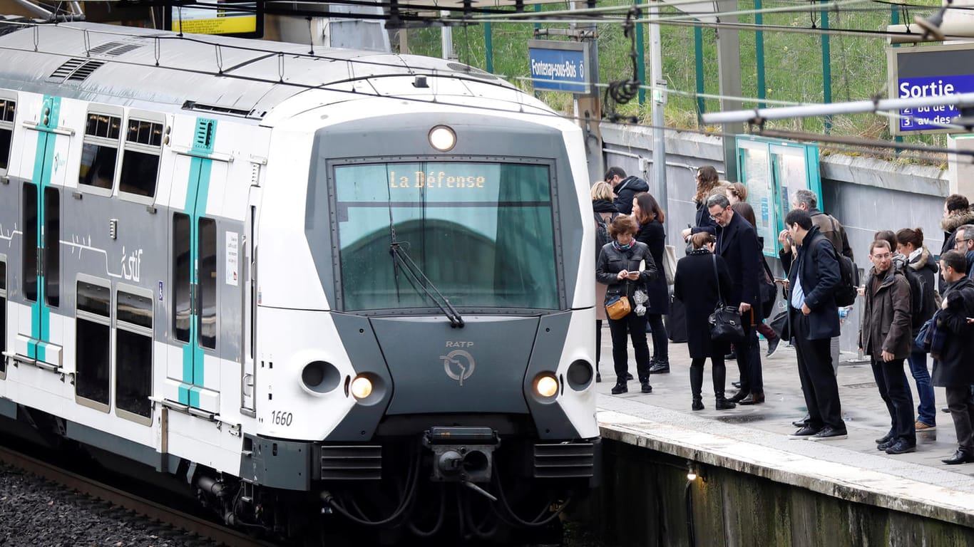 Regionalzug bei Paris: Das Baby kam am Montag in einem RER-A-Zug auf die Welt. (Symbolfoto)