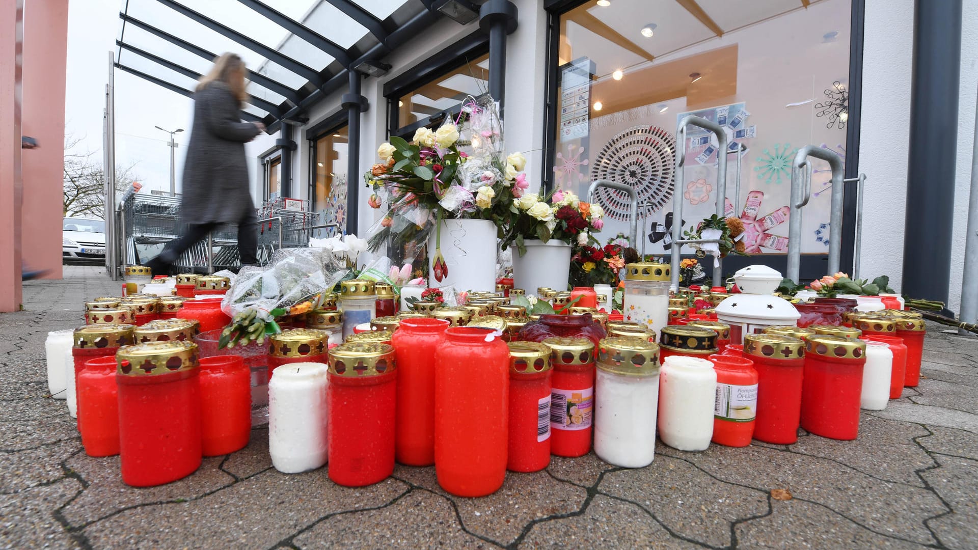 Gedenken an Mia: Die 15-Jährige war im Dezember in einem Drogeriemarkt in Kandel getötet worden. Gedenken an Mia: Die 15-Jährige war im Dezember in einem Drogeriemarkt in Kandel getötet worden.