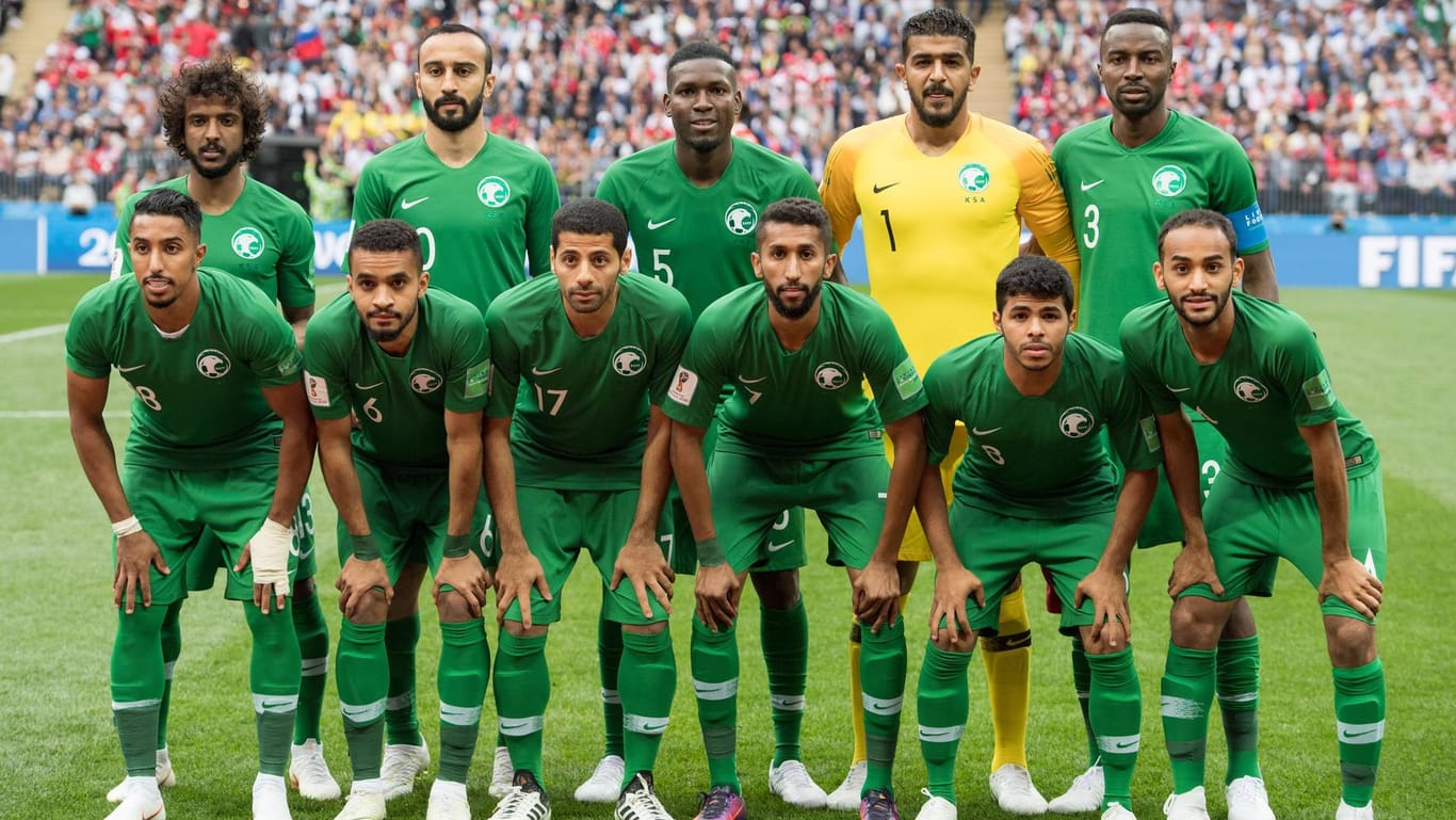Saudi Arabiens Nationalmannschaft: Beim Flug zum nächsten Spielort in Rostow hat das Flugzeug des Teams Feuer gefangen.