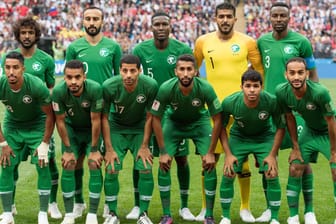 Saudi Arabiens Nationalmannschaft: Beim Flug zum nächsten Spielort in Rostow hat das Flugzeug des Teams Feuer gefangen.