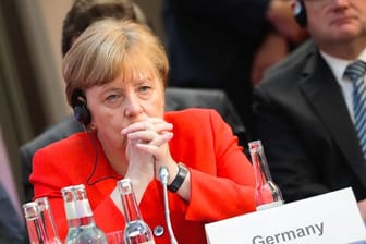 Bundeskanzlerin Merkel beim Petersberger Klimadialog teil.