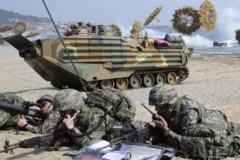 Soldaten bei einem Manöver in Südkorea im März 2015: Die Absage des Manövers im August gilt als Zugeständnis der USA an Nordkorea und China.