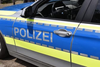 Ein Einsatzfahrzeug der Polizei: In Berlin wird ein Jugendlicher vermisst.