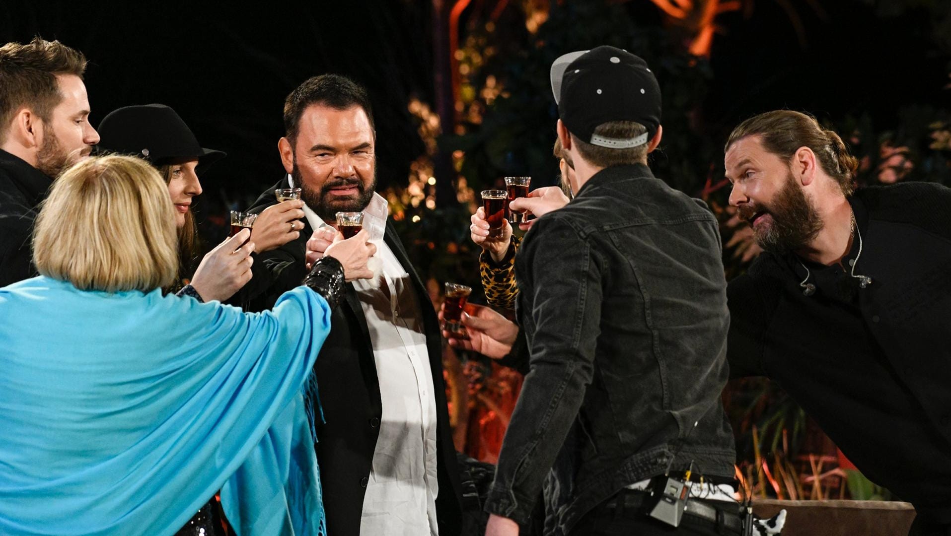 Prost: Mary Roos, Marian Gold und Co. feierten bei "Sing meinen Song" sehr viel.