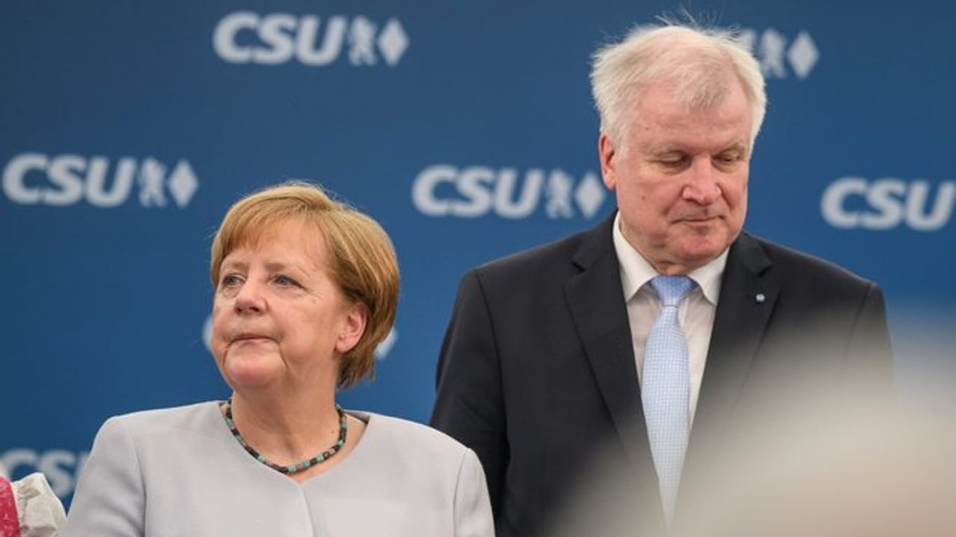 Bundeskanzlerin und CDU-Chefin Angela Merkel zusammen mit Bundesinnenminister und CSU-Chef Horst Seehofer.