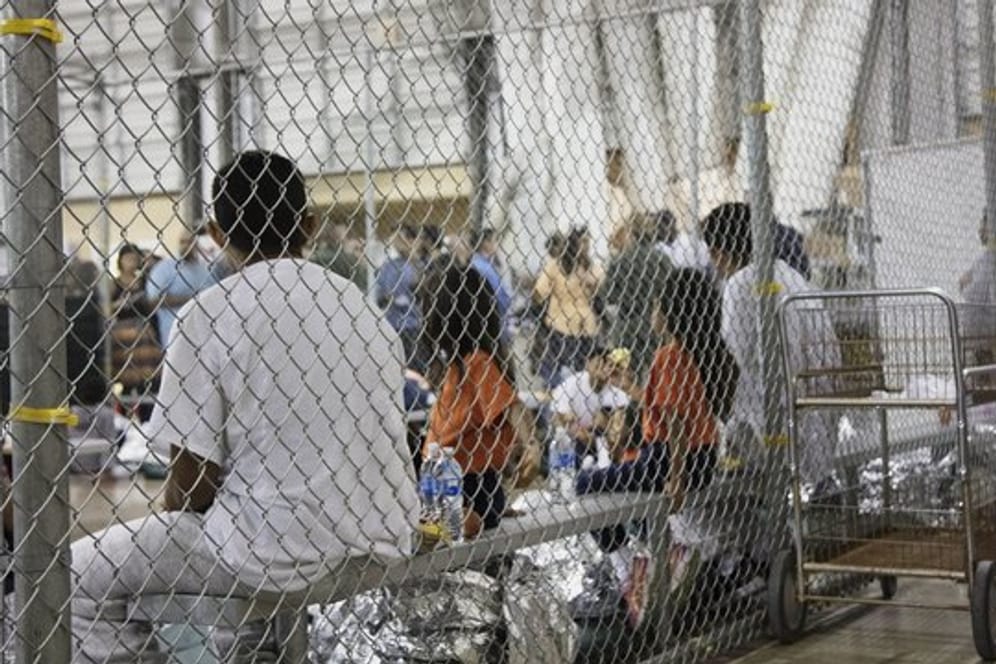 Null-Toleranz-Politik an der US-Grenze zu Mexiko: Illegale Einwanderer in einem Käfig.