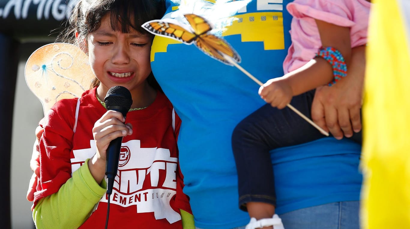 Eine Demonstration in Phoenix gegen die Trennung von Familien an der Grenze zu Mexiko: Selbst First Lady Melania Trump kritisiert die Praxis.