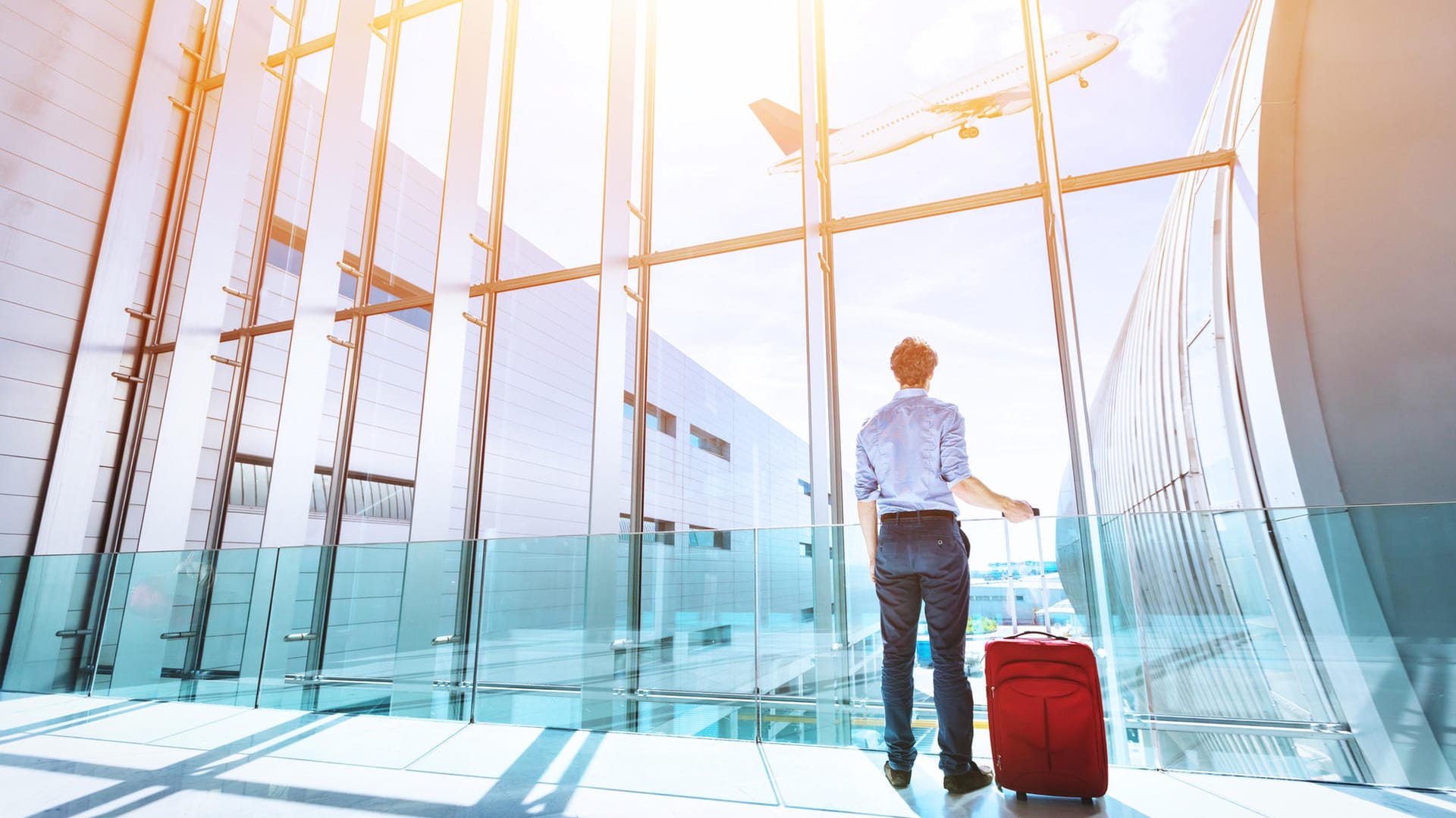 Am Flughafen: Wer seine Flugreise nicht antritt, kann bestimmte Geldbeträge zurückfordern.