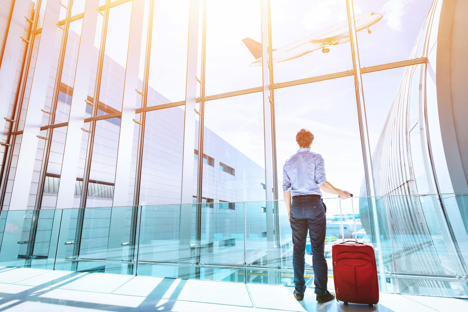 Am Flughafen: Wer seine Flugreise nicht antritt, kann bestimmte Geldbeträge zurückfordern.