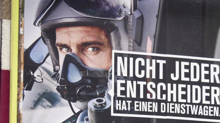 Werbung der Bundeswehr in Berlin: Werbung auf Social-Media-Kanälen nimmt stark zu.