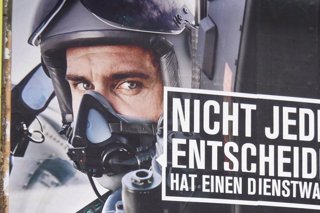 Werbung der Bundeswehr in Berlin: Werbung auf Social-Media-Kanälen nimmt stark zu.