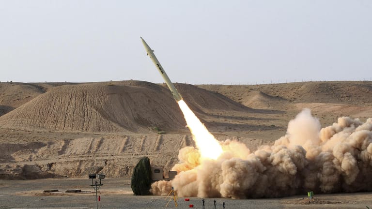 Eine iranische Boden-Boden-Rakete vom Typ "Fateh-110 ": Vor dem Atomabkommen war noch öffentlich nachvollziehbar, in wie vielen Fällen der Zoll ermittelte. Das hat sich geändert.