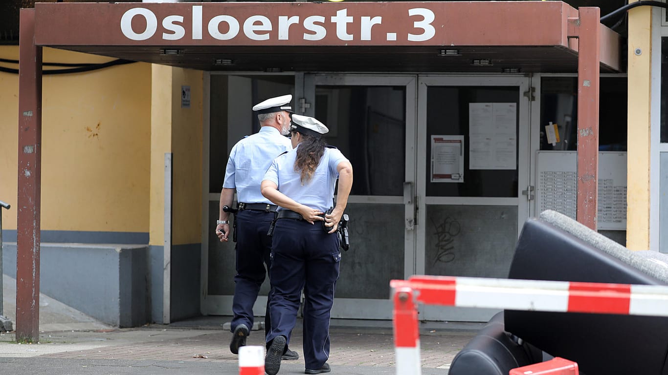 Durchsuchung der Kölner Wohnung: Polizisten fanden mehr als 2.000 giftige Rizinussamen.