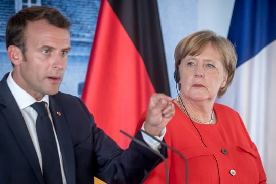 Bundeskanzlerin Angela Merkel und Emmanuel Macron, Präsident von Frankreich, bei einer Pressekonferenz auf Schloss Meseberg.
