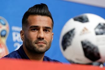 Irans Kapitän und Mittelfeldspieler Masoud Shojaei bei einer Pressekonferenz.