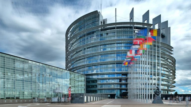 Sitz des Europäischen Parlaments in Straßburg: Der Rechtsausschuss des EU-Parlaments stimmt über eine neues Internet-Urheberrecht ab.