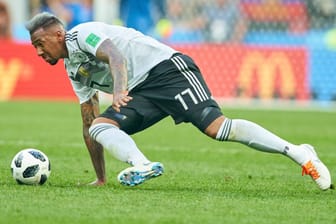 Gestolpert: Jérôme Boateng und die Nationalelf werden nach der Blamage gegen Mexiko scharf kritisiert. Nun gibt es neuen Ärger.