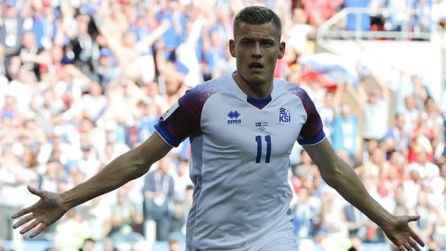Hat mit Island nun Nigeria vor der Brust: Bundesliga-Legionär Alfred Finnbogason. Hat mit Island nun Nigeria vor der Brust: Bundesliga-Legionär Alfred Finnbogason.