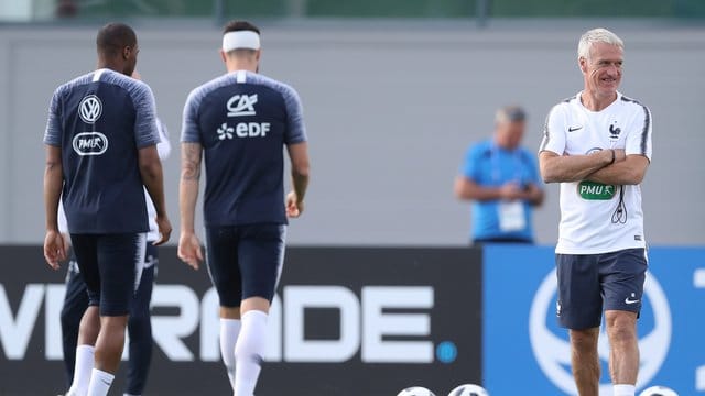 Hat trotz Kritik weiter gut lachen: Frankreich-Coach Didier Deschamps. Hat trotz Kritik weiter gut lachen: Frankreich-Coach Didier Deschamps.