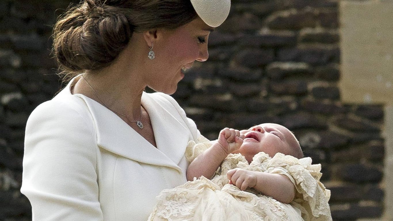 Unterschied zu ihren Brüdern: Prinzessin Charlotte wurde als einziges Kind auf dem Landsitz der Royals in Sandringham getauft.