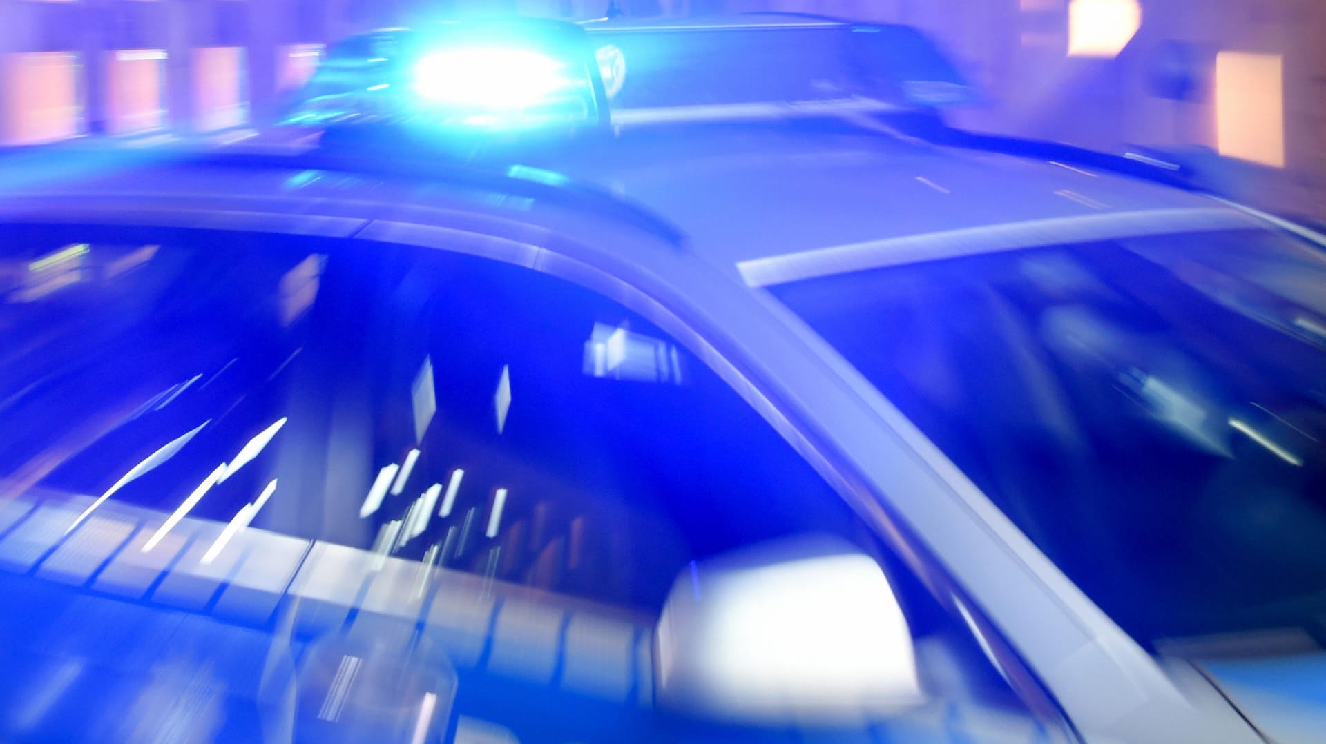 Ein Streifenwagen der Polizei: Die Polizei geht davon aus, dass der Mann betrunken war. (Archivbild) Ein Streifenwagen der Polizei: Die Polizei geht davon aus, dass der Mann betrunken war. (Archivbild)