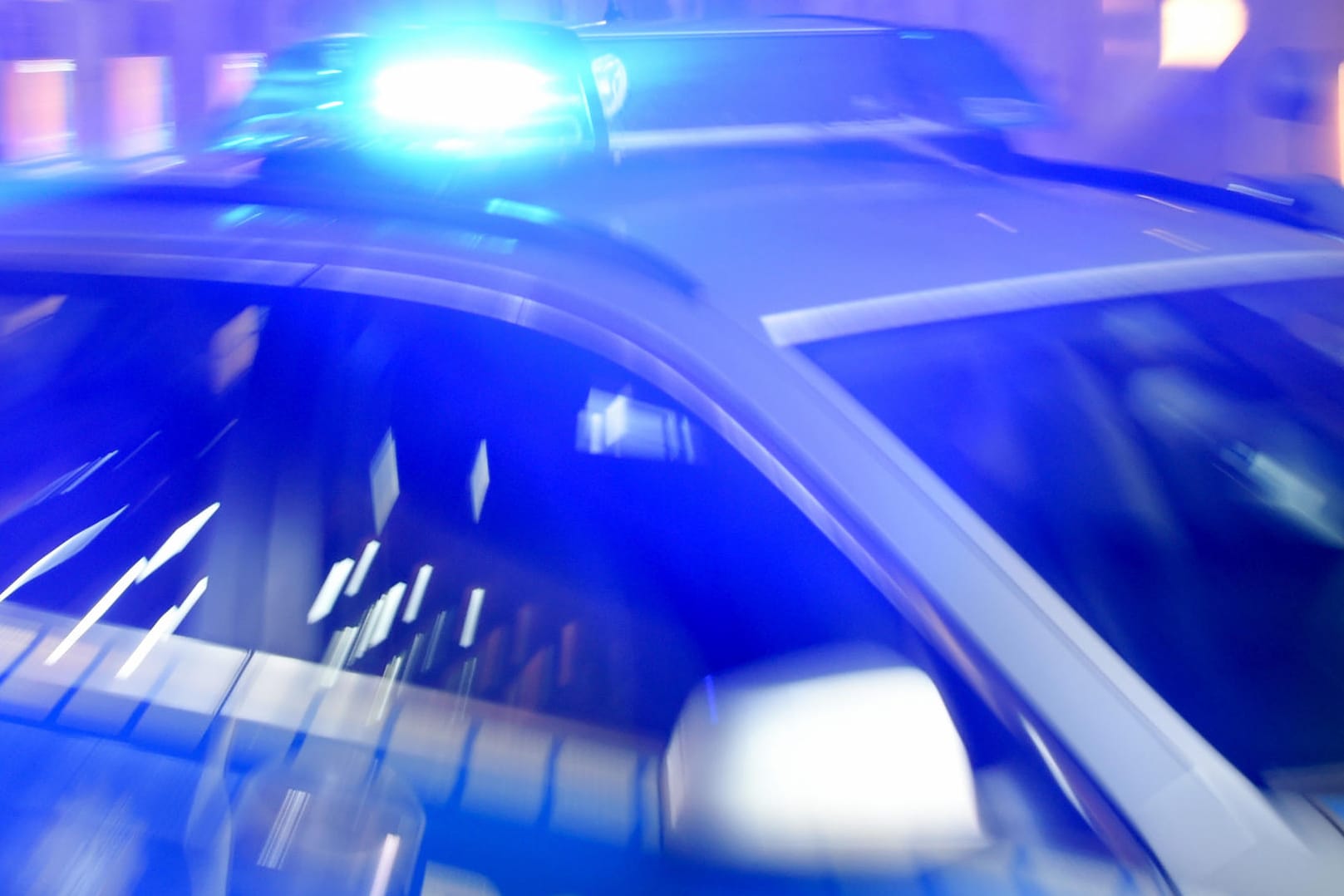 Ein Streifenwagen der Polizei: Die Polizei geht davon aus, dass der Mann betrunken war. (Archivbild)