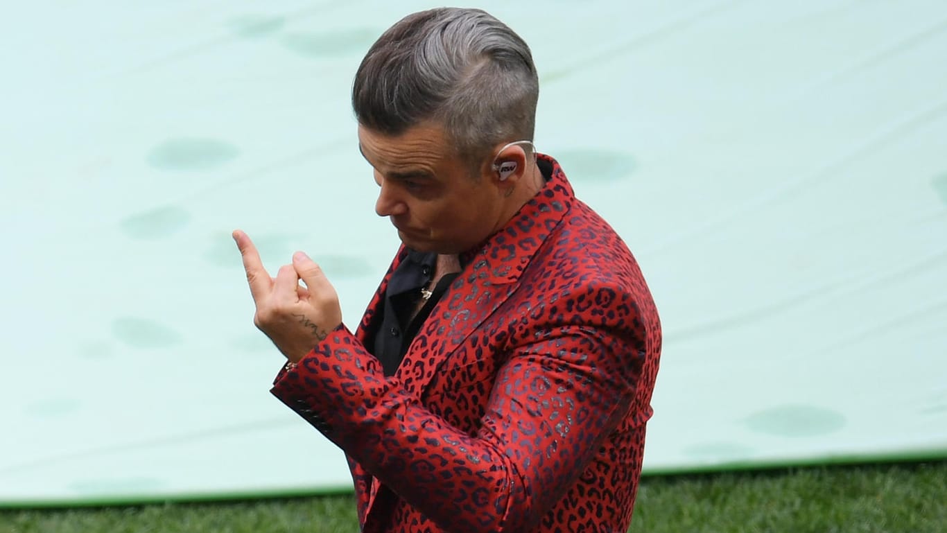 Robbie Williams: Dieser Mittelfinger ging nach der WM-Eröffnung um die Welt.