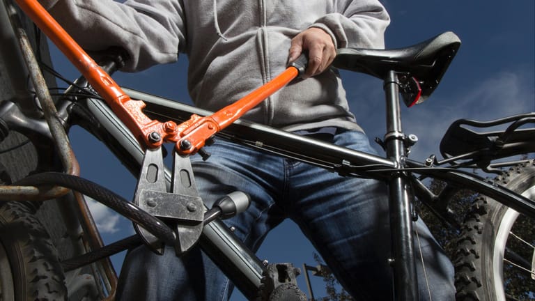 Fahrraddiebstahl: Der Diebstahl eines Fahrrads ist über die Hausratversicherung abgedeckt. Doch es gibt auch Ausnahmen.