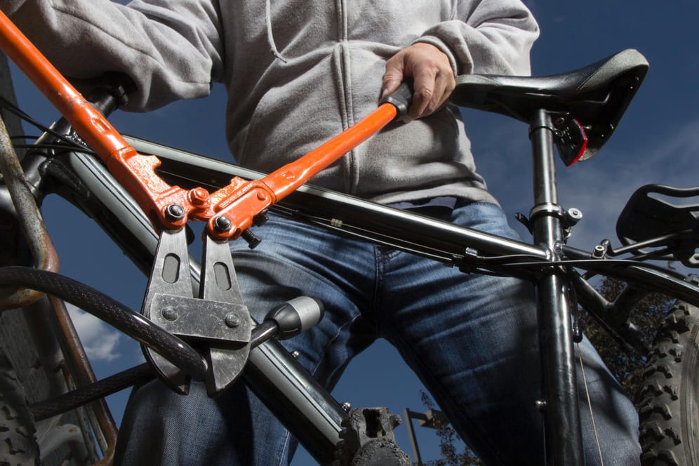 Fahrraddiebstahl: Der Diebstahl eines Fahrrads ist über die Hausratversicherung abgedeckt. Doch es gibt auch Ausnahmen.