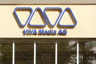 Der Eingang zur Zentrale des Musiksenders Viva: Durch diese Tür gingen heute berühmte Moderatoren wie Heike Makatsch oder Stefan Raab. (Archivbild)
