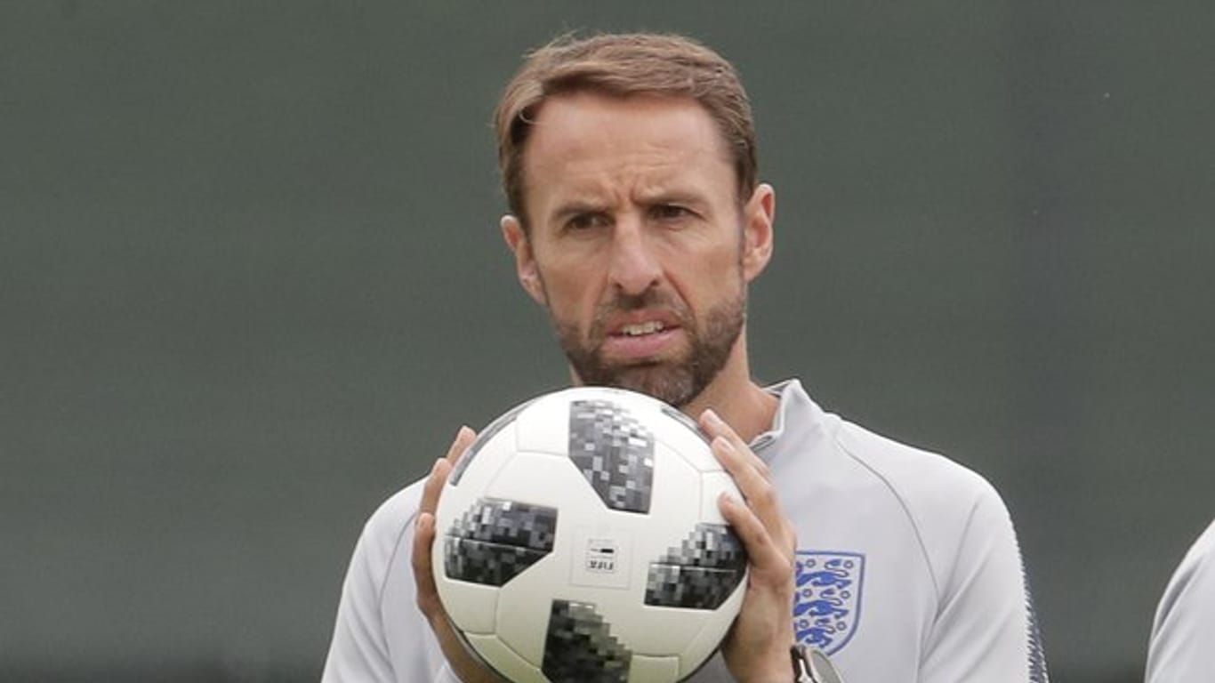 Englands Trainer Gareth Southgate kugelte sich beim Joggen die Schulter aus.