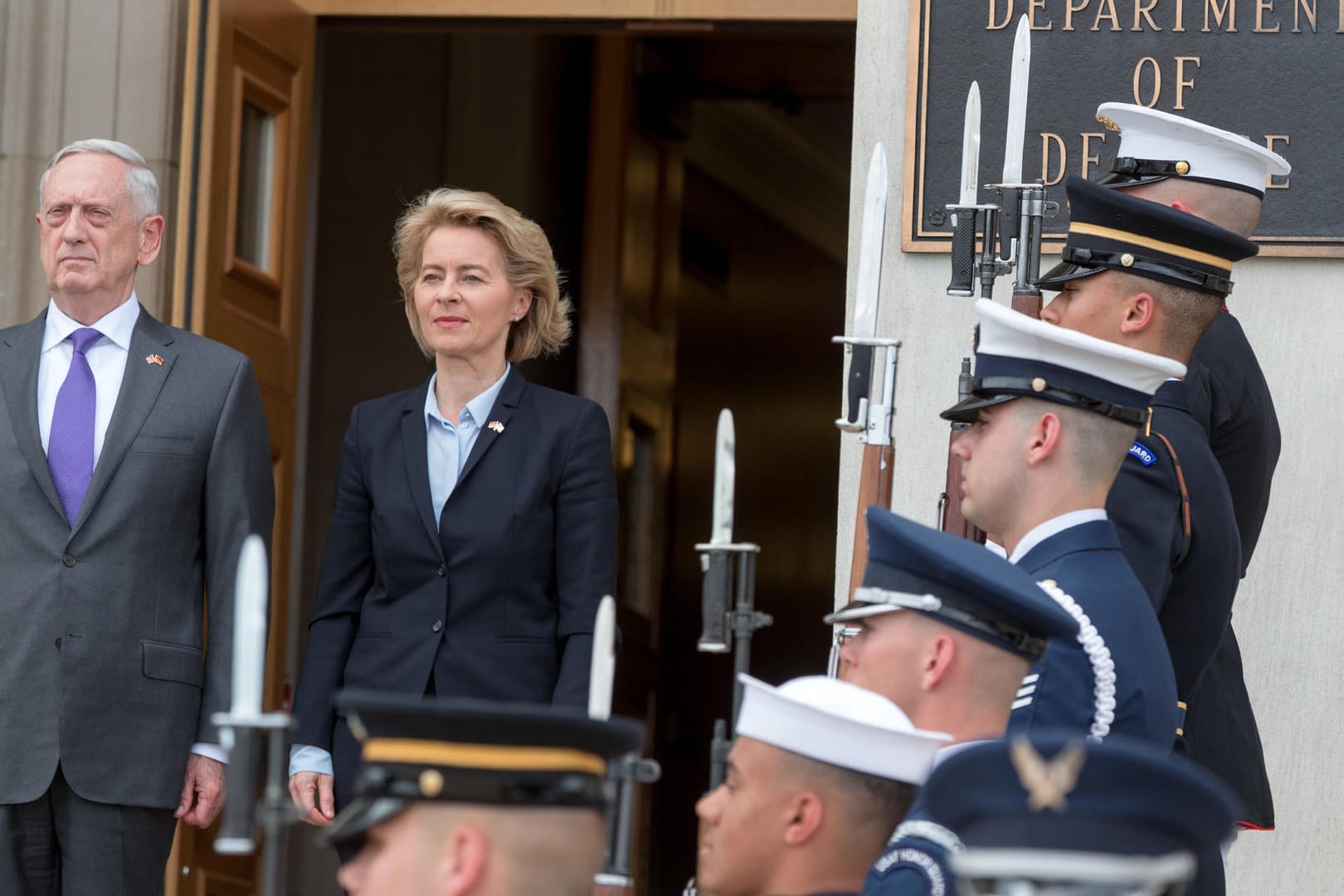 Verteidigungsministerin in den USA: Ursula von der Leyen will die Wogen vor dem anstehenden Nato-Gipfel im Juli glätten.