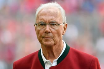 Franz Beckenbauer ist unzufrieden mit dem ersten Auftritt der DFB-Elf: Er fordert eine Krisensitzung, wie sie auch bei der WM 1974 in Deutschland geholfen habe.
