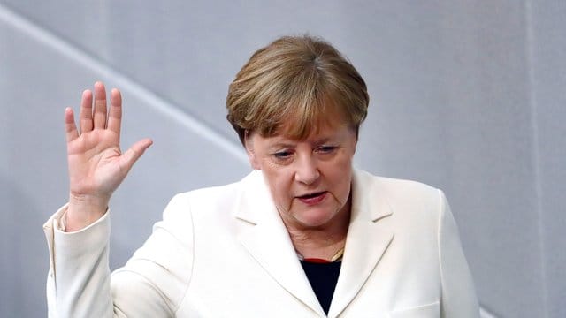Bundeskanzlerin Angela Merkel wird im Bundestag nach ihrer Wahl zur Bundeskanzlerin im März vereidigt. Bundeskanzlerin Angela Merkel wird im Bundestag nach ihrer Wahl zur Bundeskanzlerin im März vereidigt.