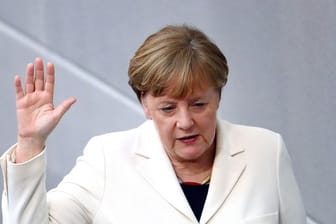 Bundeskanzlerin Angela Merkel wird im Bundestag nach ihrer Wahl zur Bundeskanzlerin im März vereidigt.