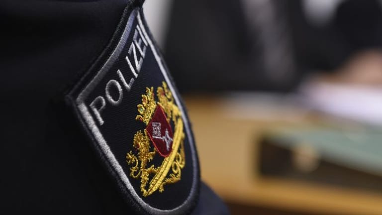 Das Abzeichen der Polizei Bremen: Die Beamten geben weitere Details zum Angriff auf eine trans Frau bekannt.