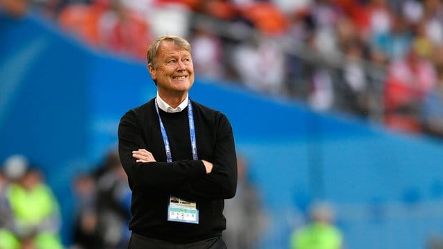 Muss im Spiel gegen Australien umstellen: Dänemark-Coach Age Hareide. Muss im Spiel gegen Australien umstellen: Dänemark-Coach Age Hareide.