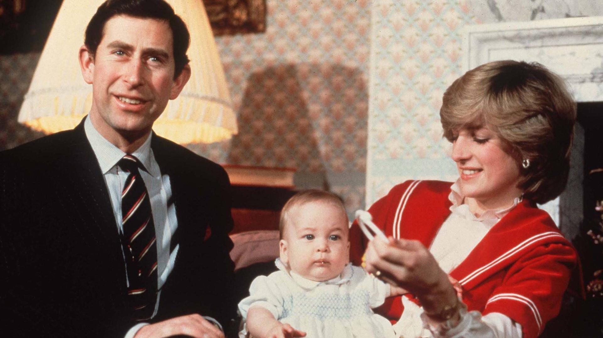 Royales Weihnachtsshooting im Jahr 1982: Prinz Charles, Prinz William und Lady Diana.